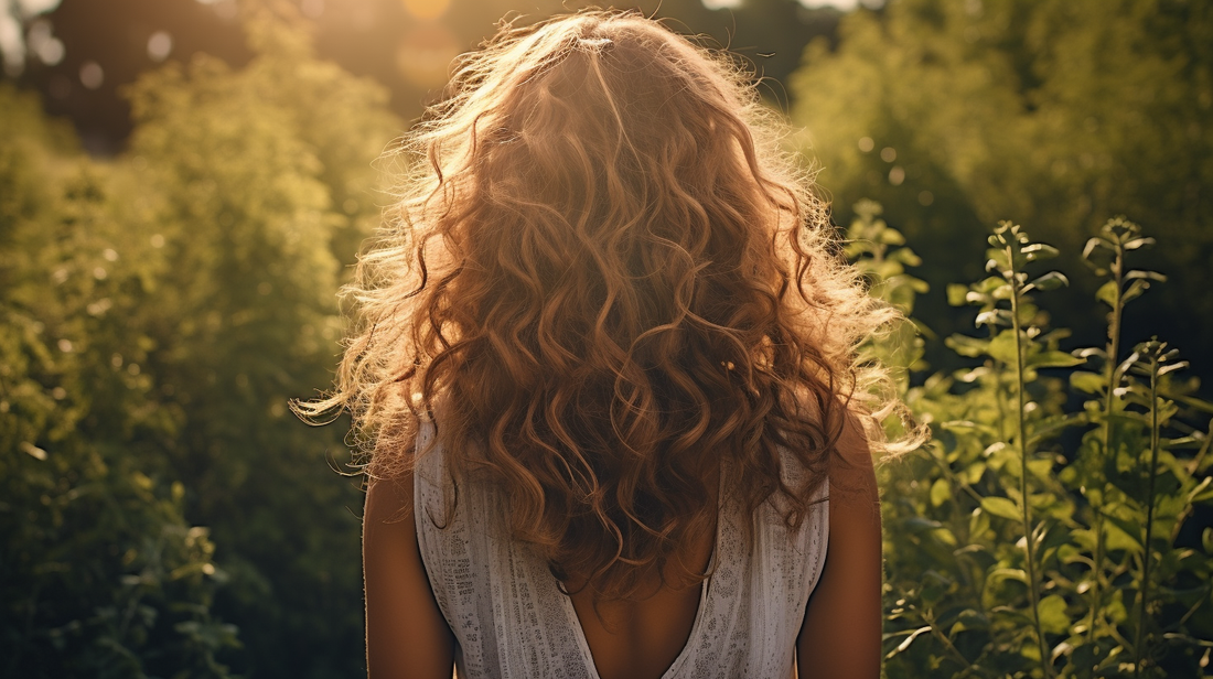 Locken ohne Hitze: 5 schnelle und kreative Tipps für schnell lockige Haare ohne viel Aufwand