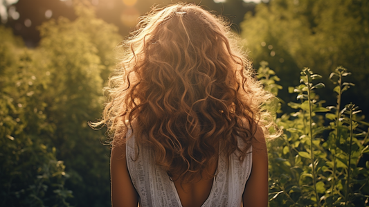 Locken ohne Hitze: 5 schnelle und kreative Tipps für schnell lockige Haare ohne viel Aufwand
